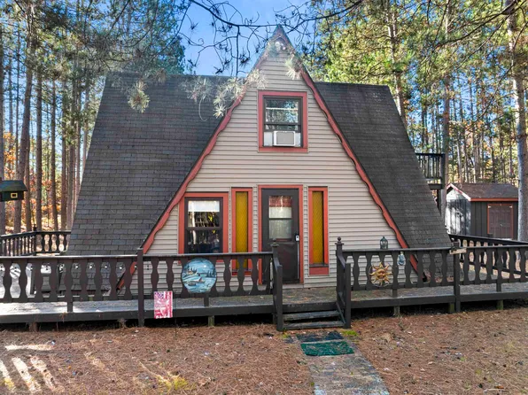N8877 Debbie Ln, Crivitz, WI 54114
