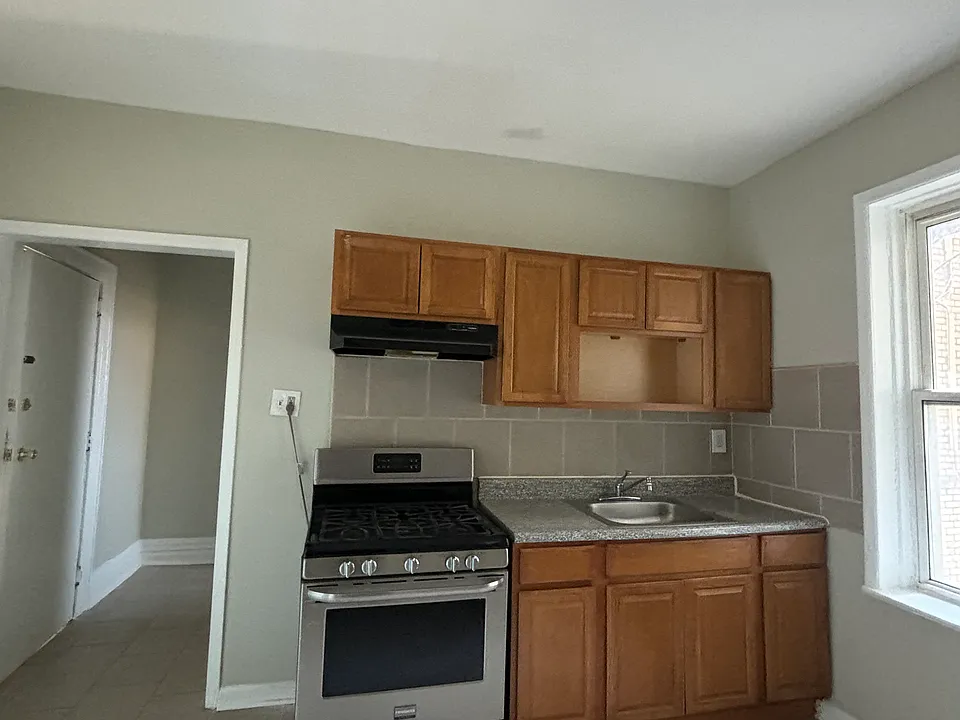 196 Roseville Ave #3