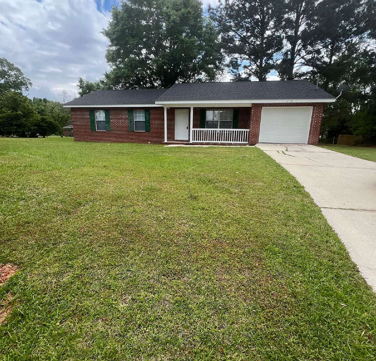 3 bed, 2.0 bath, 1296 sqft, $1,600 — Photo 1