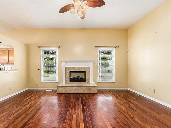 3rd image of 2754 Lyndley Ct