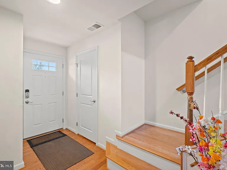 8056 Locust Mill St — Photo 2