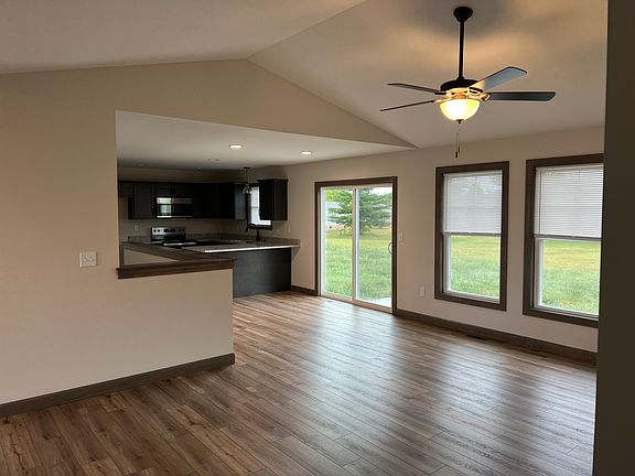 4th image of 548 Somerset Dr