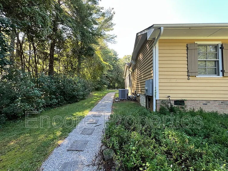 105 Baybrook Ct — Photo 5
