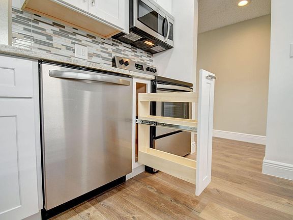 5th image of 5160 Las Verdes Cir APT 303