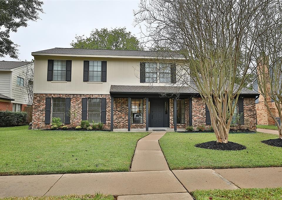 1st image of 8223 Clover Gardens Dr