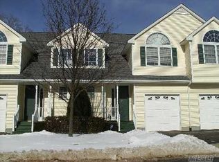 3 Spring Ct, Huntington, NY 11743