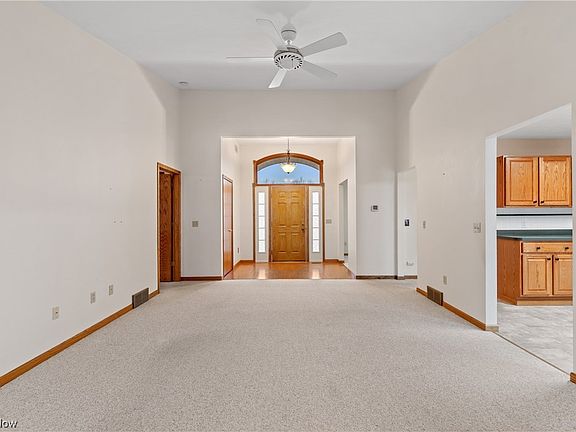 5th image of 785 Lawrence Dr