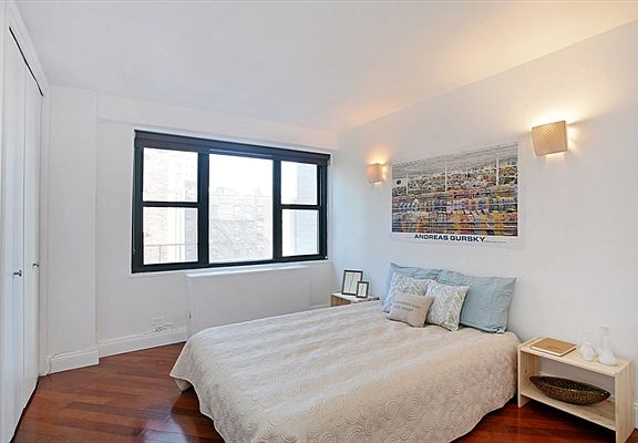 3rd image of 115 E 9th St APT 10R