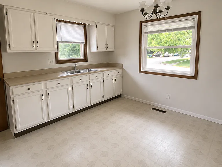 426 Jeffrey Ln — Photo 5
