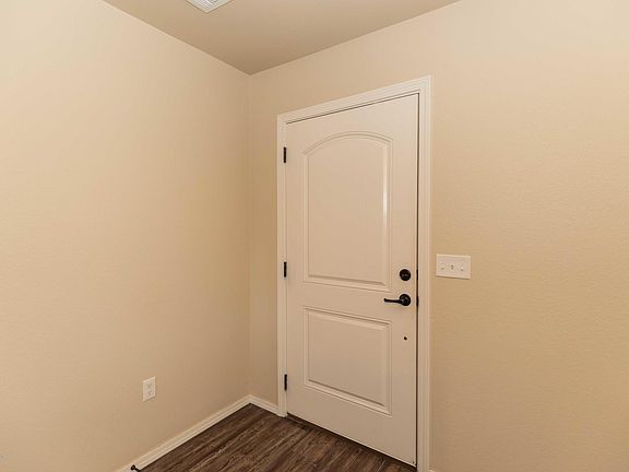 4th image of 1302 Fox Hollow Ave