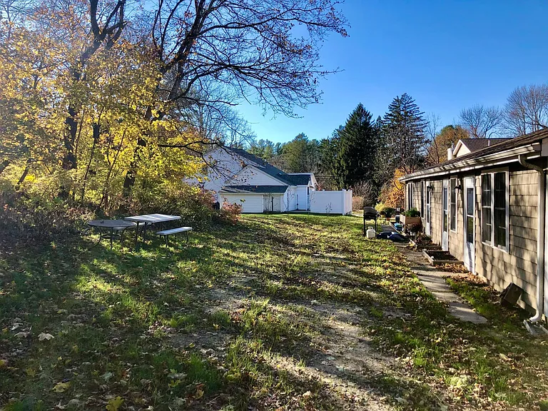 Rear — Photo 14