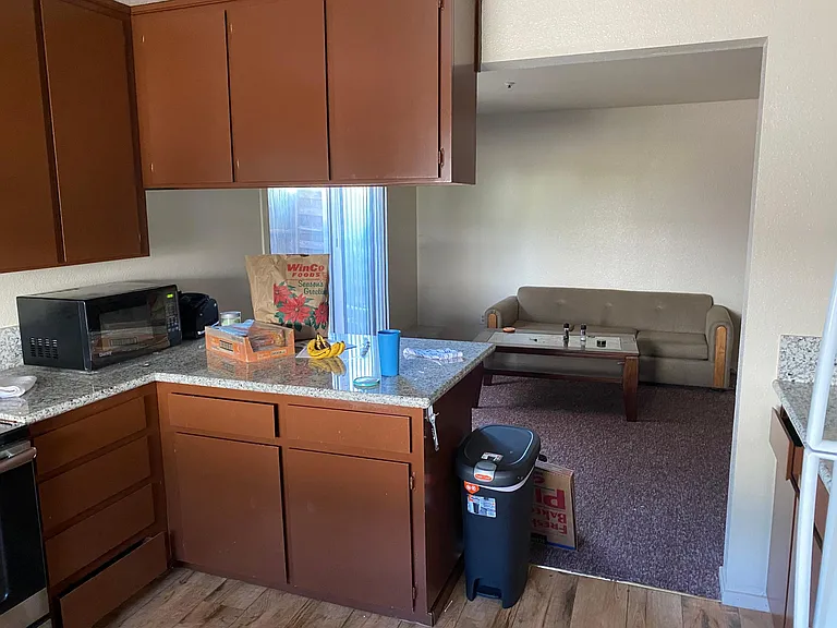 726 W 2nd Ave #C — Photo 5