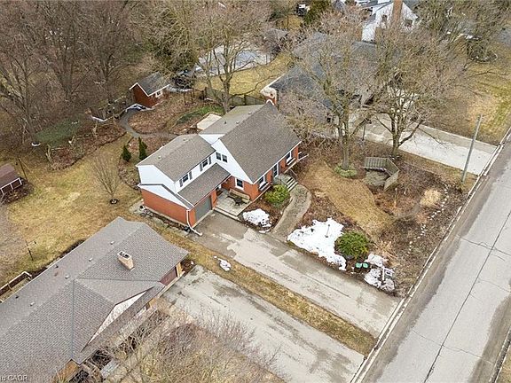 2nd image of 21 Meadowlark Rd