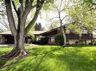 6980 N Crestwood Dr, Glendale, WI 53209