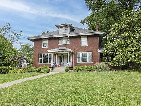 2nd image of 2344 Vista Pl