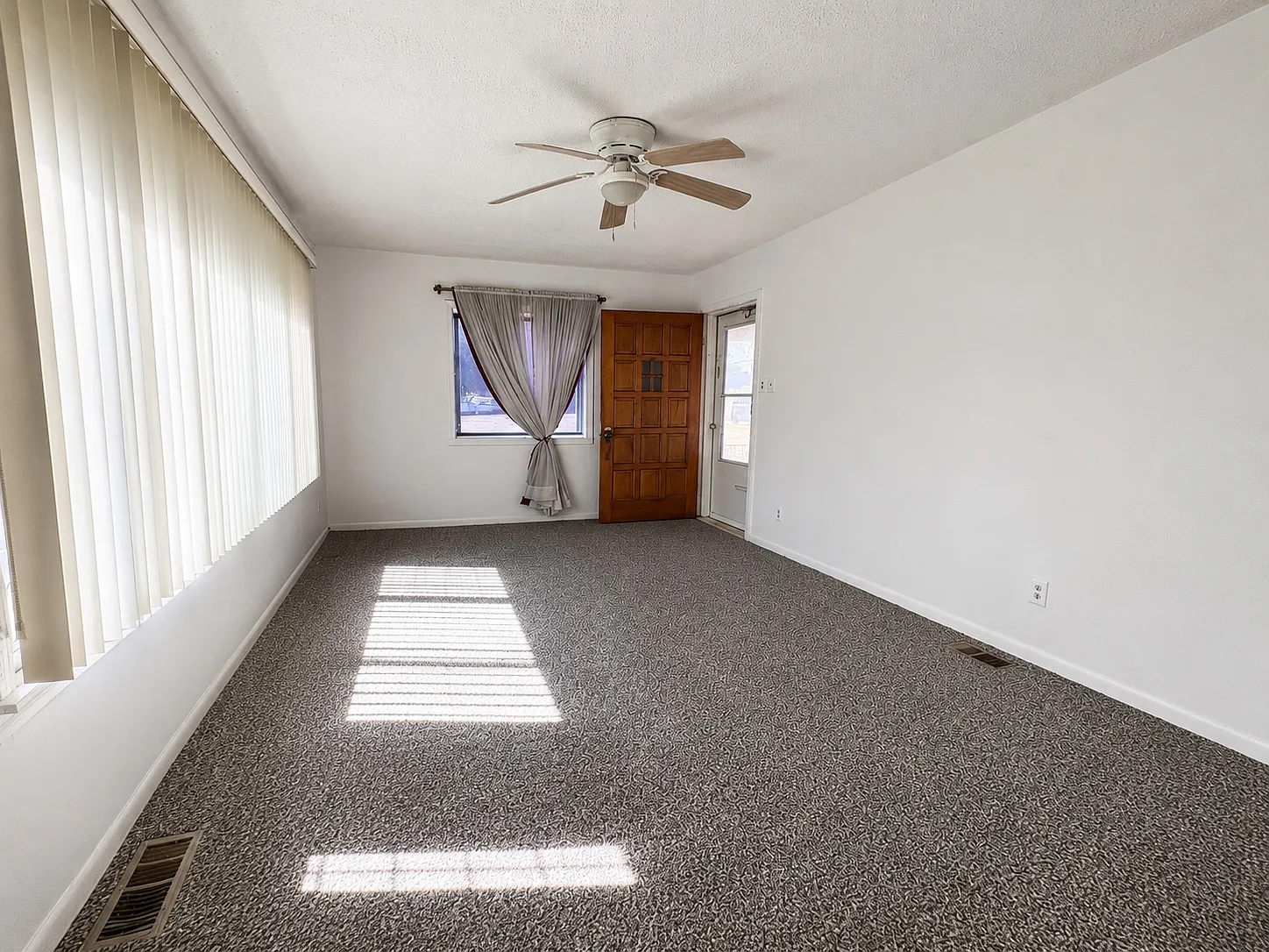 2 bed, 880 sqft, $1,500 — Photo 2