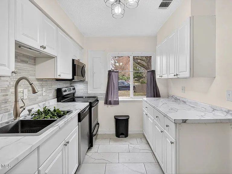 80 Crestwood Ter — Photo 19