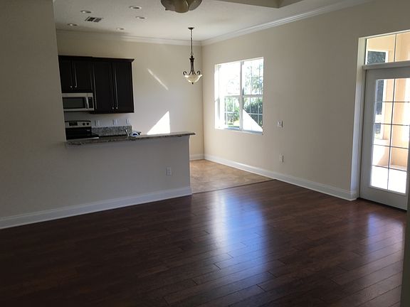 Family room to breakfast nk