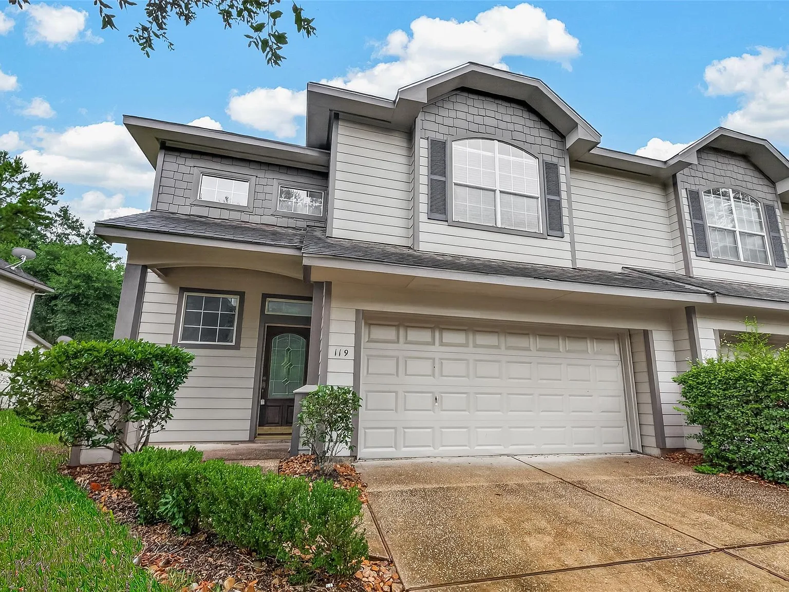 3 bed, 2.5 bath, 2068 sqft, $2,200 — Photo 3