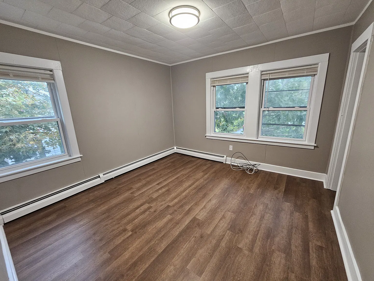 2 bed, 700 sqft, $1,400 — Photo 4