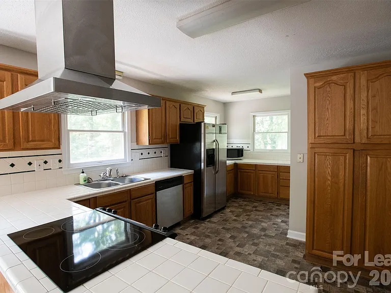 9100 Nash Ave — Photo 4