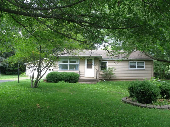 18 Clark Ave, Oswego, IL 60543