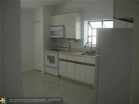 4th image of 39 Columbia Ct