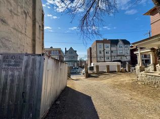 5015 Pine St, Philadelphia, PA 19143