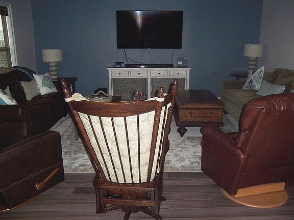 5th image of 170 Trout Ct