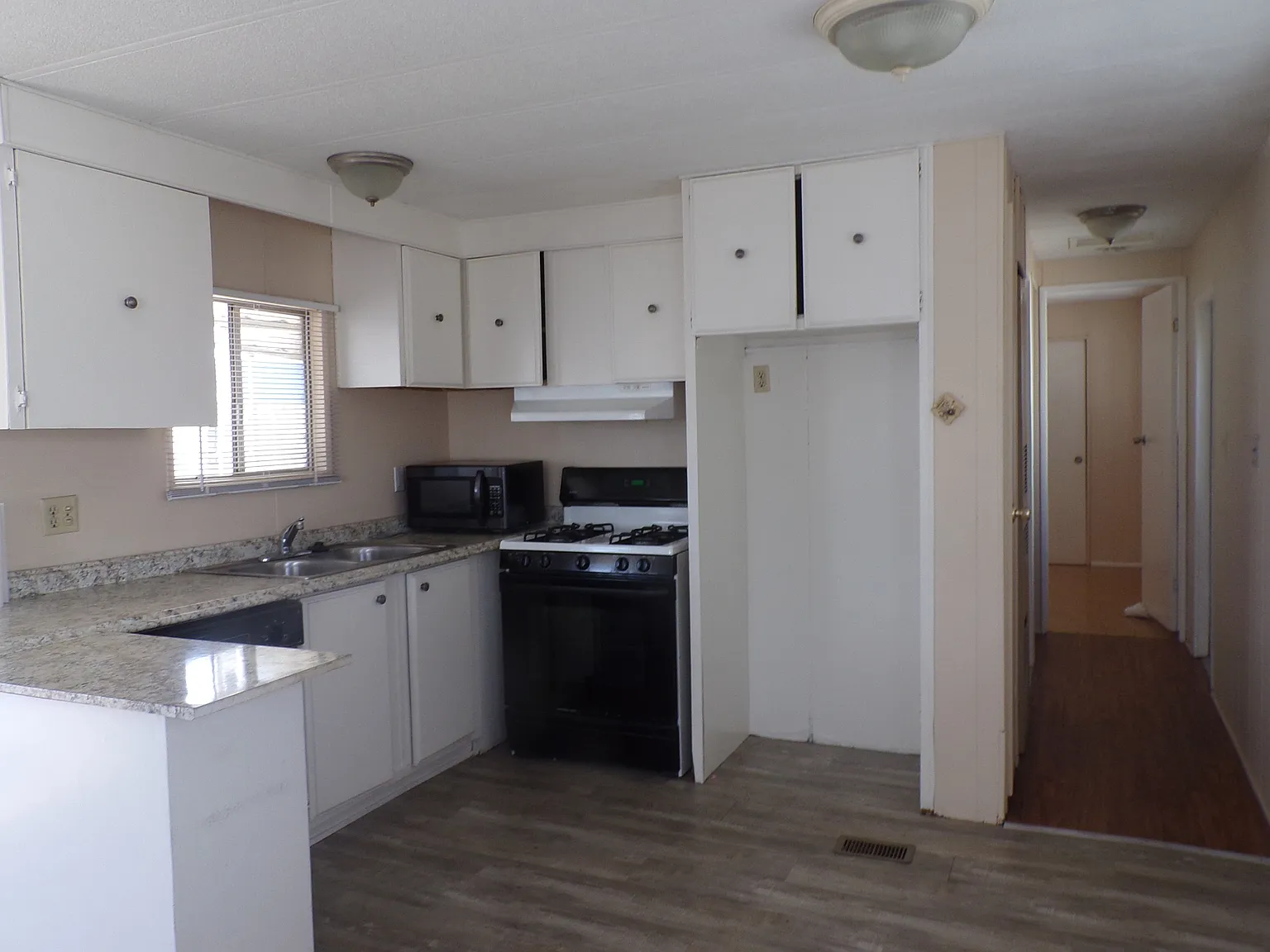 1 bed, 480 sqft, $1,395 — Photo 2