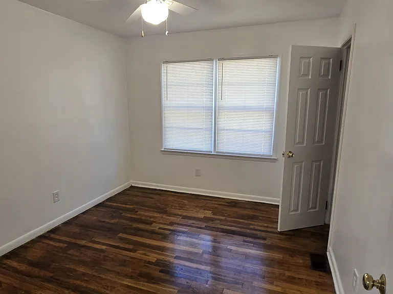 4085 Canby Ln — Photo 9
