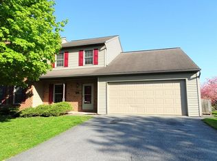 35 Pebble Creek Dr, Lititz, PA 17543