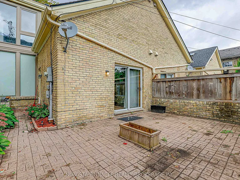 343 Princess Ave — Photo 27