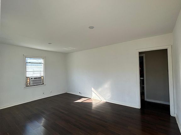 3rd image of 3319 W Clarendon Dr