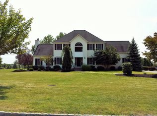 2 Stone Creek Ln, Whitehouse Station, NJ 08889