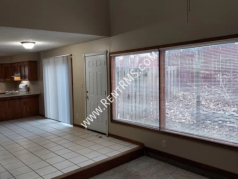 5733 SW 20th St — Photo 5