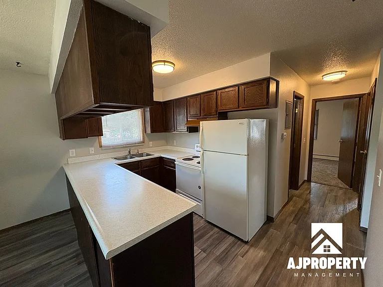 3600 S Cathy Ave — Photo 4