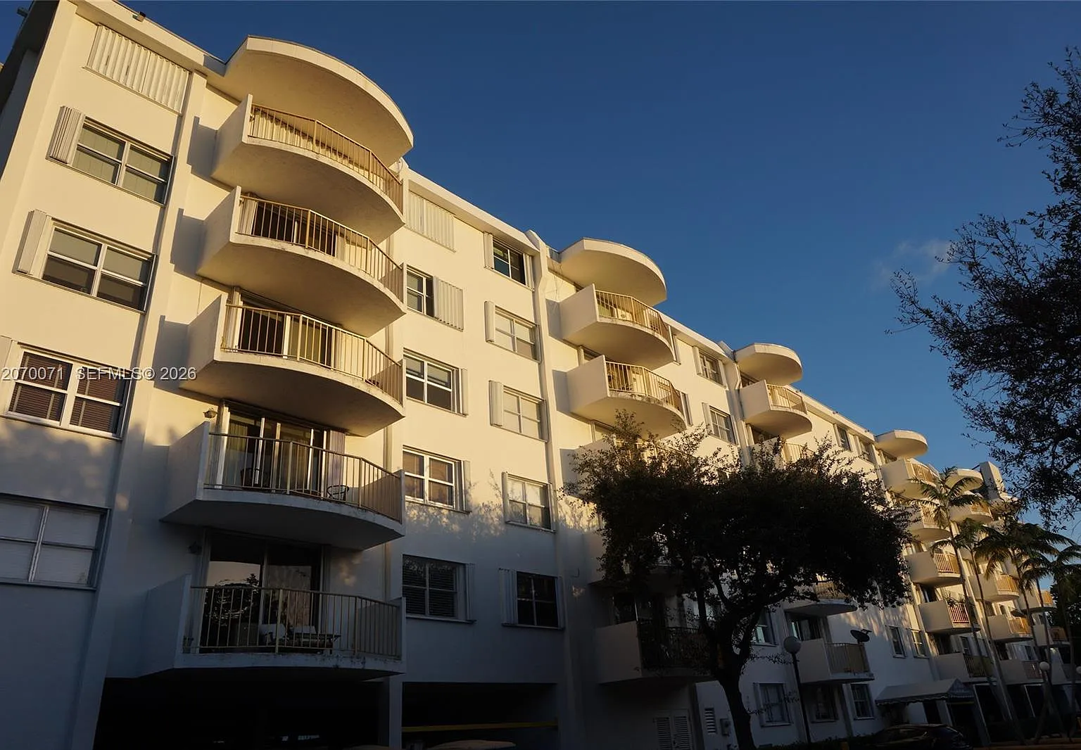 Cape Florida Club Condo P — Photo 1