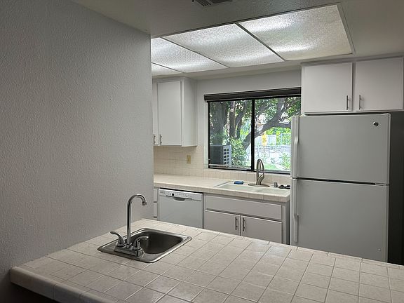 5th image of 486 E Calle Begonia