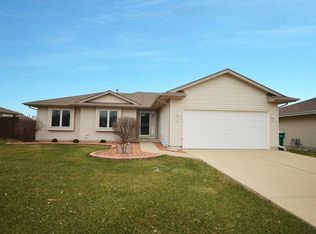 7013 Monmouth Dr, Joliet, IL 60431