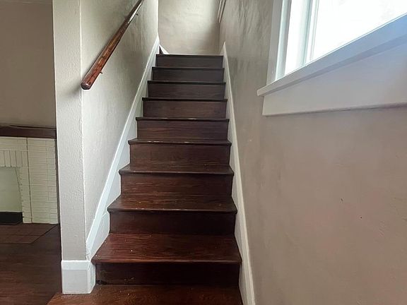4th image of 3911 Leybourn Ave