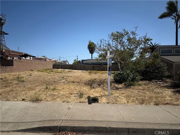 712 Newport Ave, Grover Beach, CA 93433