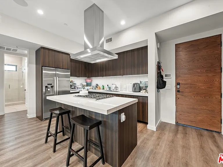 556 N Flores St #2B — Photo 7