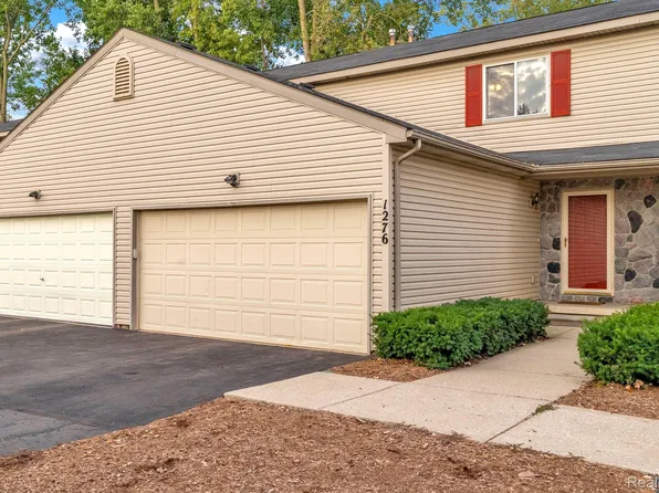 1276 Jay St, Waterford, MI 48327