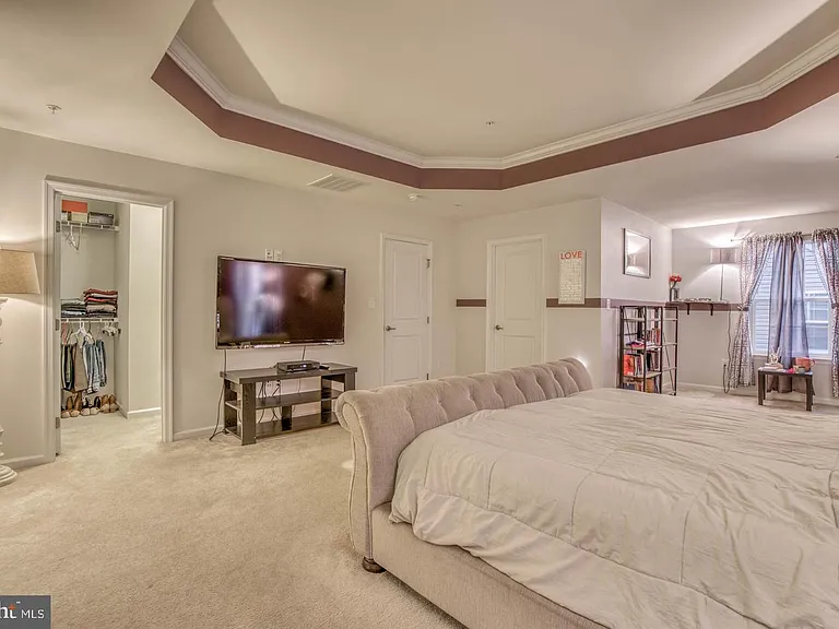 728 Falcon Ln — Photo 12