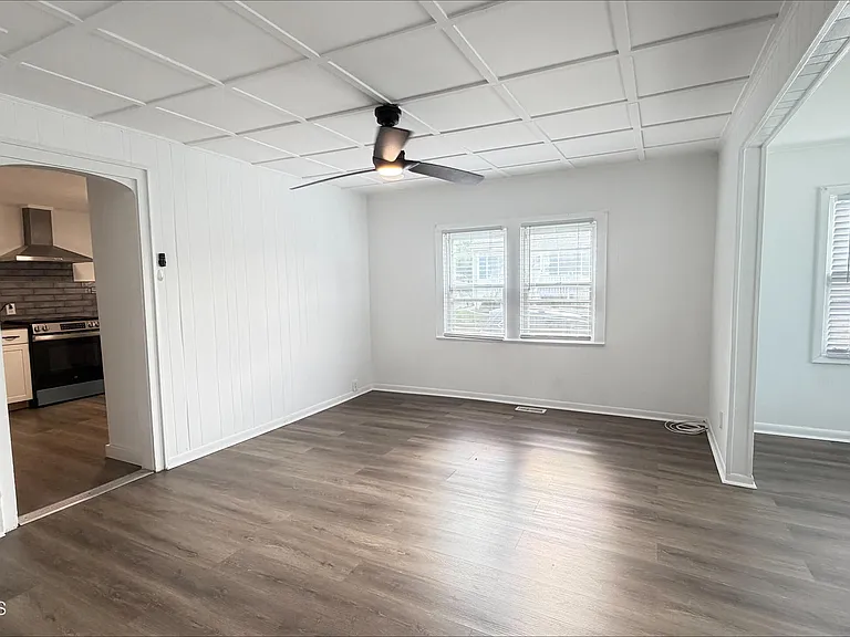 104 Burlington Ave — Photo 11