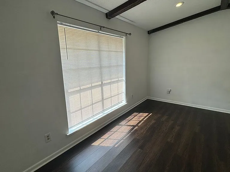 210 Meredith St — Photo 6