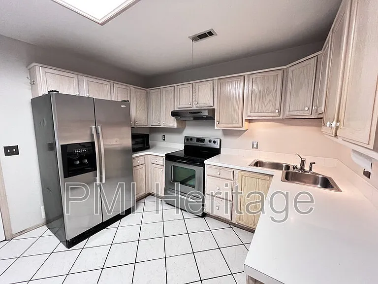884 N Daisy Ln — Photo 7