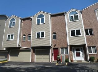 7 Seir Hill Rd APT 22, Norwalk, CT 06850