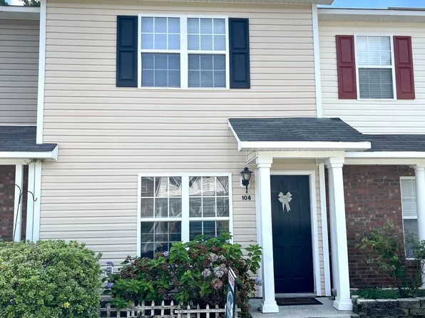 104 Meadow Brook Ln, Jacksonville, NC 28546